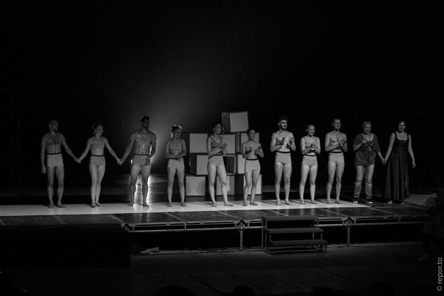 Totem-Dance-Group-reprezentativna-grupova-robota-The-Cube-na-festivali-suchasnogo-mistectva-Gogolfest-2015-Kiiv-Ukraina-33