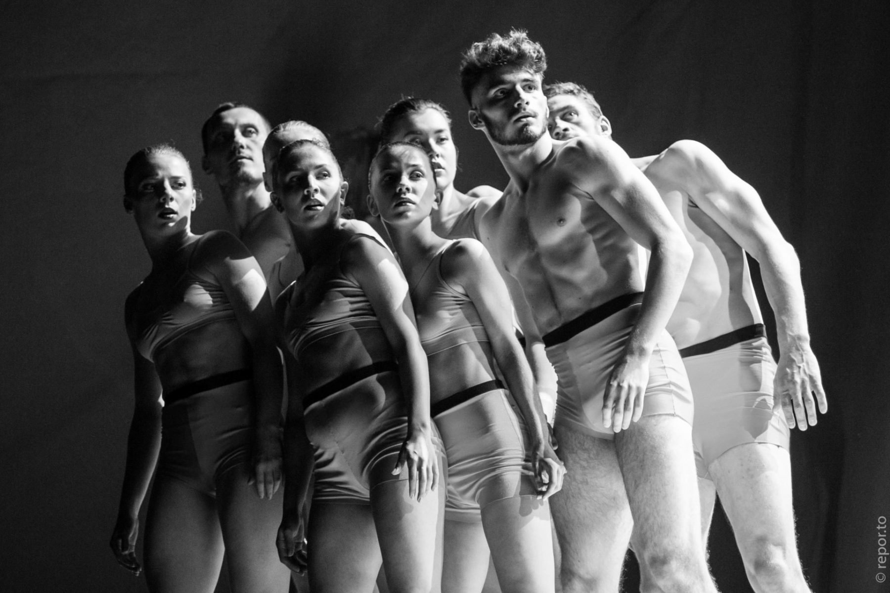 Totem-Dance-Group-reprezentativna-grupova-robota-The-Cube-na-festivali-suchasnogo-mistectva-Gogolfest-2015-Kiiv-Ukraina-38